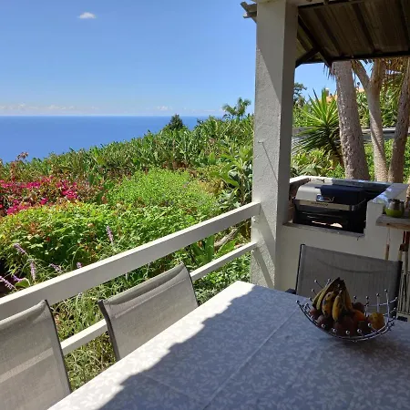 Casas Serenas Feriehus Estreito Da Calheta